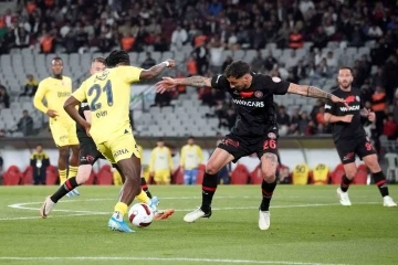 Trendyol Süper Lig: Fatih Karagümrük: 1 - Fenerbahçe: 2 (Maç sonucu)

