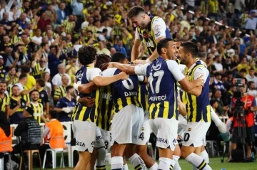 Trendyol Süper Lig: Fenerbahçe: 2 - Başakşehir: 0 (Maç devam ediyor)
