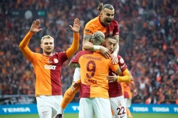 Trendyol Süper Lig: Galatasaray: 2 - Pendikspor: 0 (İlk yarı)
