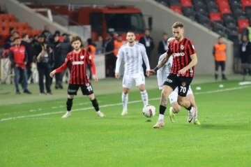 Trendyol Süper Lig: Gaziantep FK: 1 - Beşiktaş: 0 (İlk yarı)
