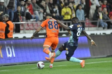 Trendyol Süper Lig: Kayserispor: 0 - RAMS Başakşehir: 0  (İlk yarı)
