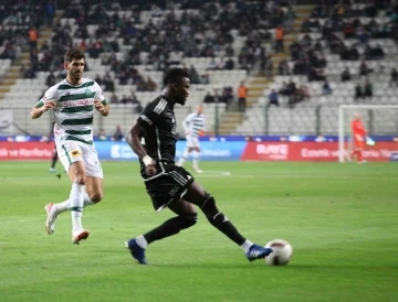 Trendyol Süper Lig: Konyaspor: 0 - Beşiktaş: 1 (İlk yarı)
