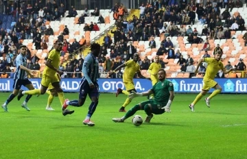 Trendyol Süper Lig: Y. Adana Demirspor: 1 - İstanbulspor: 0 (İlk yarı)
