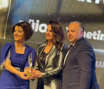 TÜİOSB Başkanı Akyürek Balta’ya ’Yılın Fark Yaratan Kadını’ ödülü
