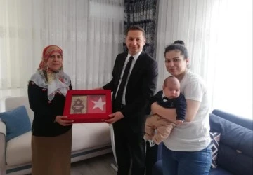 Tuncay müdür Şehit ailesini ziyaret etti