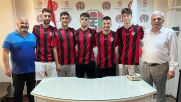 Turgutluspor altyapı oyuncularıyla profesyonel sözleşme imzaladı
