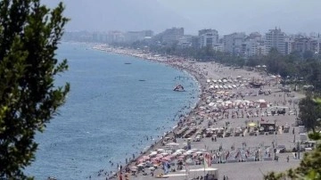 Turizmde rekor kıran Antalya'da sezon uzadı