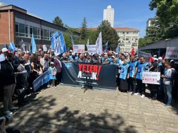 Türk Eğitim-Sen üyesi eğitim çalışanları, kendilerine yönelik şiddete karşı protesto gerçekleştirdi

