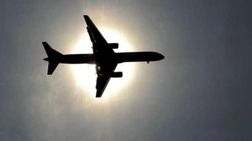 Türk hava sahasından dakikada 4 uçak geçti