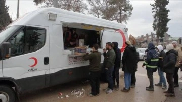 Türk Kızılay Adıyaman'da depremzedelere çorba ikram etti