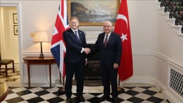 Türkiye ve İngiltere Savunma Bakanları Görüştü