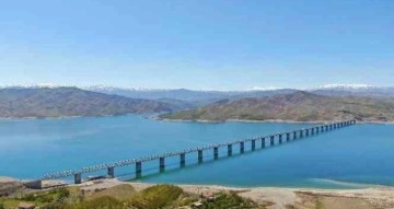 Türkiye’nin en uzun demir yolu köprüsü Elazığ’da