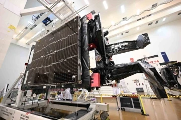 Türksat 6A’nın güneş paneli açılım testleri ilk kez görüntülendi

