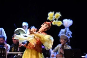 TÜRKSOY Halk Çalgıları Orkestrası'ndan Uşak'ta bahar esintisi
