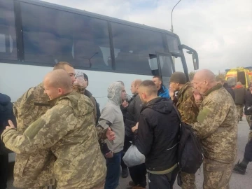Ukrayna ile Rusya arasında esir takası: 102 kişi serbest bırakıldı
