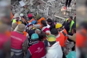 Ukraynalı kurtarma ekibi depremin 9’uncu gününde 1 kadını enkazdan sağ çıkardı