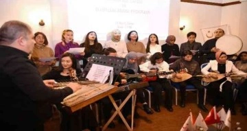 Uluslararası öğrenciler Çanakkale Zaferi’ni şiir ve türkülerle kutladı