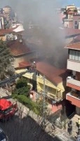 Ümraniye'de Çatı Katında Yangın Çıktı, Komşular Kurtardı