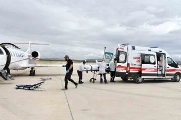 Umre’de rahatsızlanan vatandaş ambulans uçakla yurda getirildi
