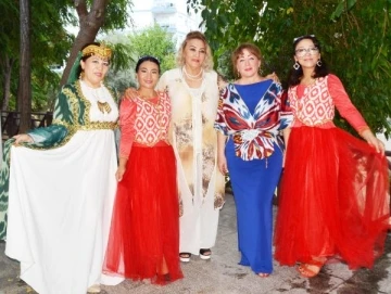 Uygur kadınlar kültürlerini tanıttı