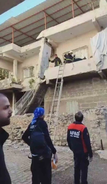 Üzerine merdiven çöken inşaat işçisi hayatını kaybetti
