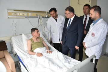 Vali Balcı’dan yaralı askerlere ziyaret
