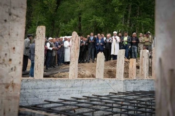 Vali Çelik, Yeşilova Camisi’nin temelini attı
