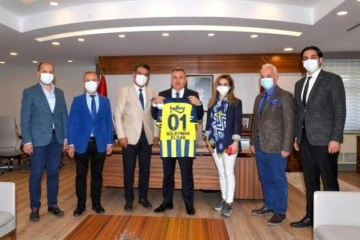 Vali Elban'a 01 numaralı Fenerbahçe forması