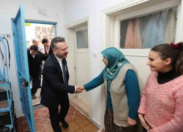 Vali Hüseyin Aksoy şehit ailesini ziyaret etti
