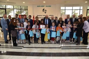Vali Karadeniz, ‘Gıda Kahramanları’ resim sergisi ve ödül törenine katıldı

