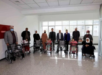 Van Büyükşehir Belediyesinden 7 kişiye tekerlekli sandalye

