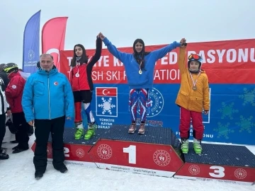 Vanlı kayakçılar 3 madalyayla döndü

