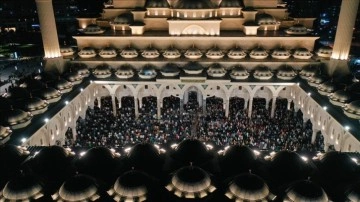 Vatandaşlar Kadir Gecesi için Camilere Akın Etti