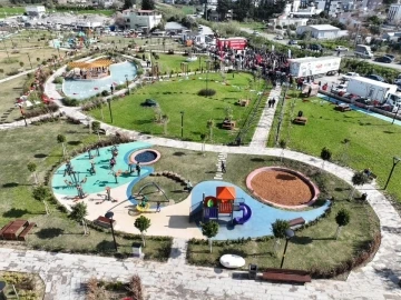 Yaraların sarıldığı Hatay’da Büyükşehir Belediyesi tarafından 2 parkın açılışı gerçekleştirildi
