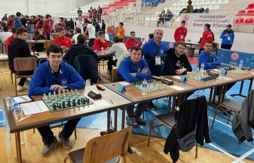 Yaşar Üniversitesi Erkek Satranç Takımı şampiyonada ikinci oldu
