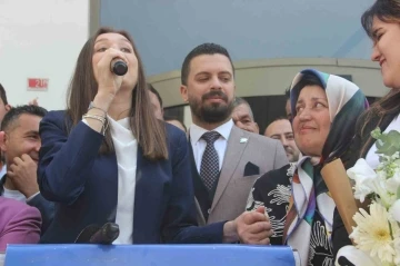 Yeni Başkan Durbay’ın annesinden gurur gözyaşları
