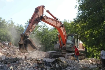 Yenice’de evleri yıkılanlar yeni evlerine geçmek için gün sayıyor
