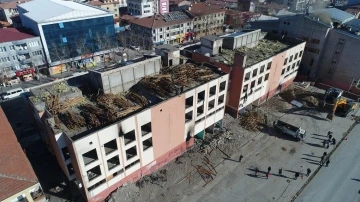 Yenişehir Esnaflar Çarşısında yıkım işlemleri devam ediyor
