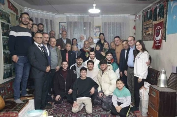 Yörük ve Türkmenler Derneği’ni ziyaret etti
