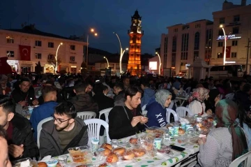 Yozgat’ta vatandaşlar iftar sofrasında bir araya geldi
