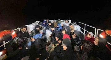 Yunanistan’ın ölüme ittiği 57 düzensiz göçmen kurtarıldı
