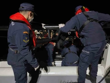 Yunanistan’ın Türk karasularına geri ittiği 45 düzensiz göçmen kurtarıldı
