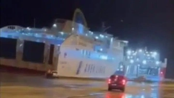 Yunanistan'da yolcu gemisi ile tanker çarpıştı
