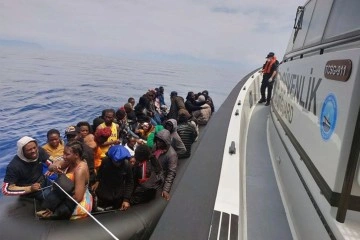 Yunanistan’ın ölüme ittiği 46 göçmen kurtarıldı