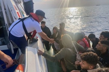 Yunanlıların geri ittiği 37 düzensiz göçmen kurtarıldı