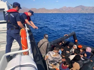 Yunanlıların ölüme ittiği 69 düzensiz göçmen kurtarıldı
