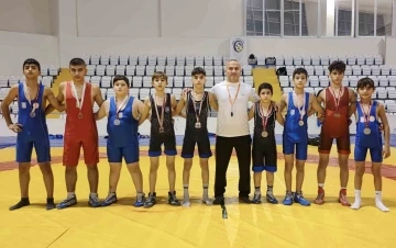 Yunusemre’nin altyapı güreşçileri Türkiye Şampiyonalarına damga vuruyor
