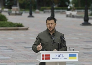 Zelenskiy: “Ukrayna devam eden savaşa rağmen seçim yapmaya hazır”
