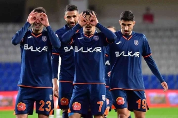Ziraat Türkiye Kupası: Başakşehir: 3 - Göztepe: 0 (İlk yarı)
