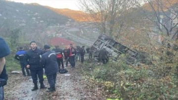 Zonguldak'ta feci kaza: Bir öğrenci öldü, 15 kişi yaralandı